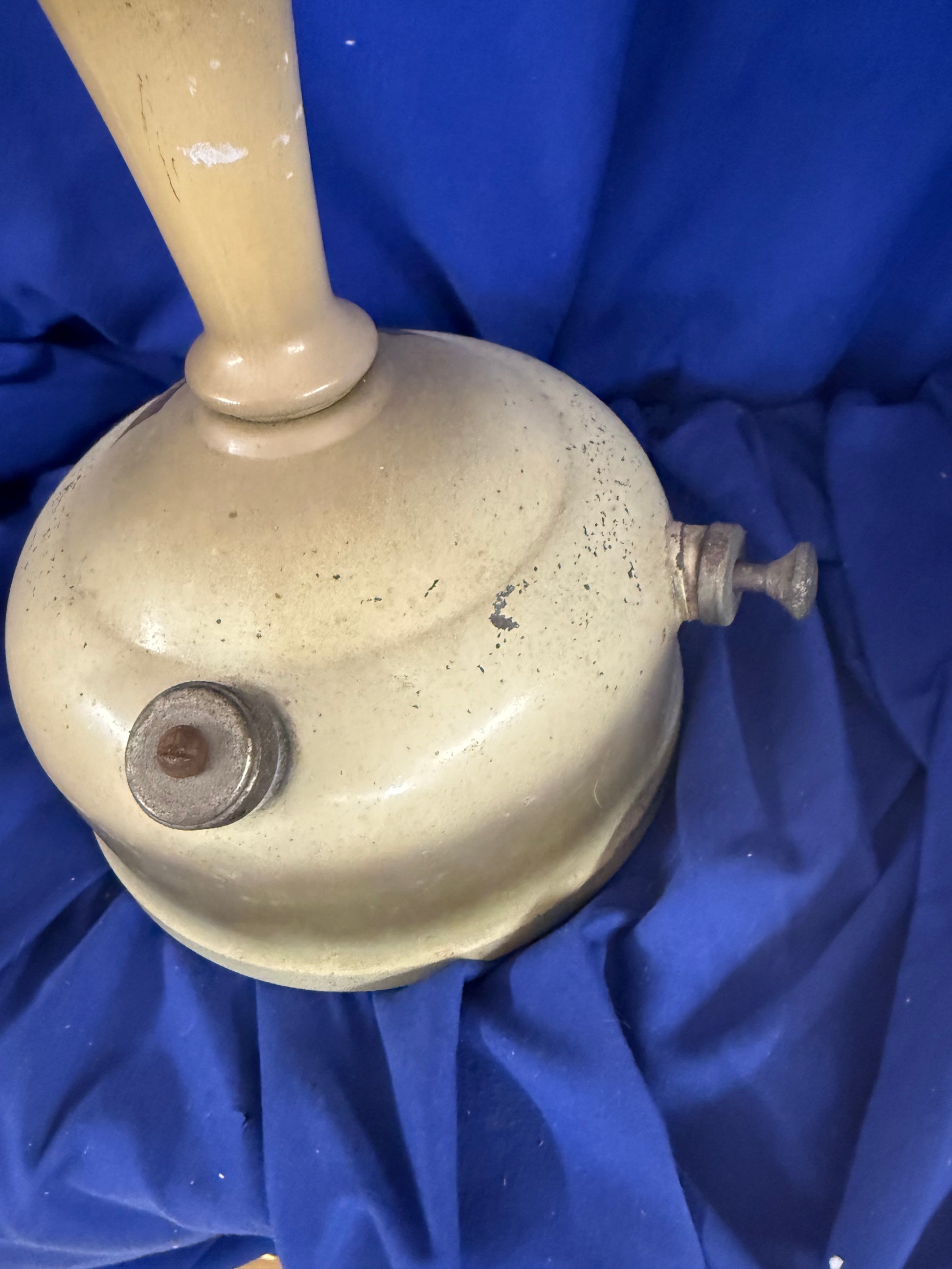 Coleman model 152 lantern gas kerosene