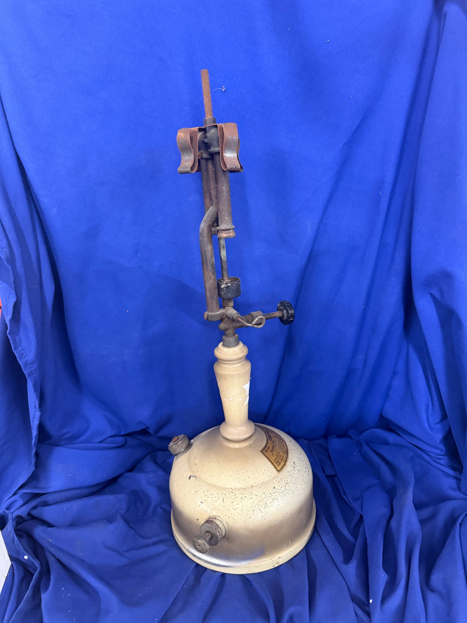 Coleman model 152 lantern gas kerosene