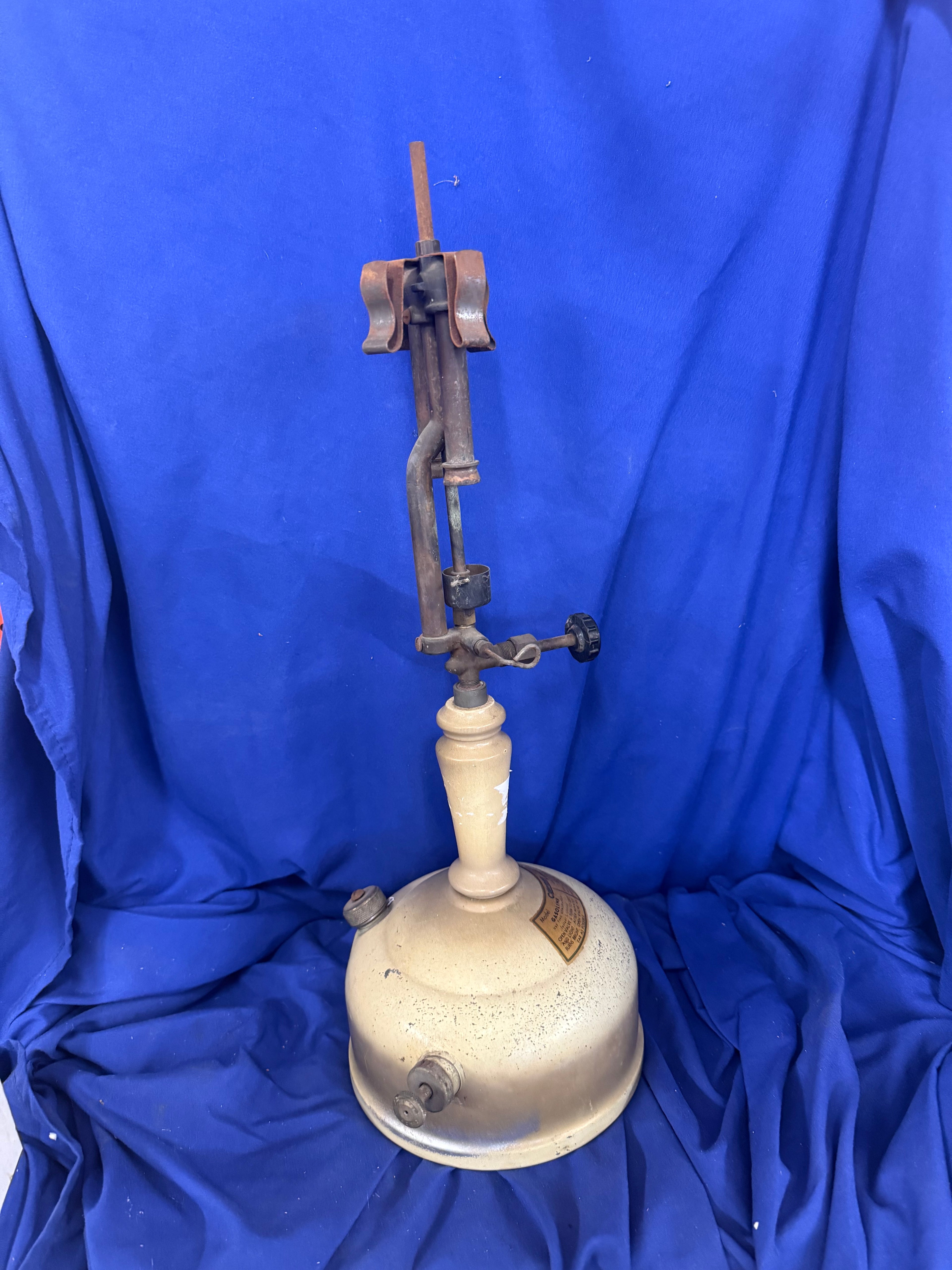 Coleman model 152 lantern gas kerosene
