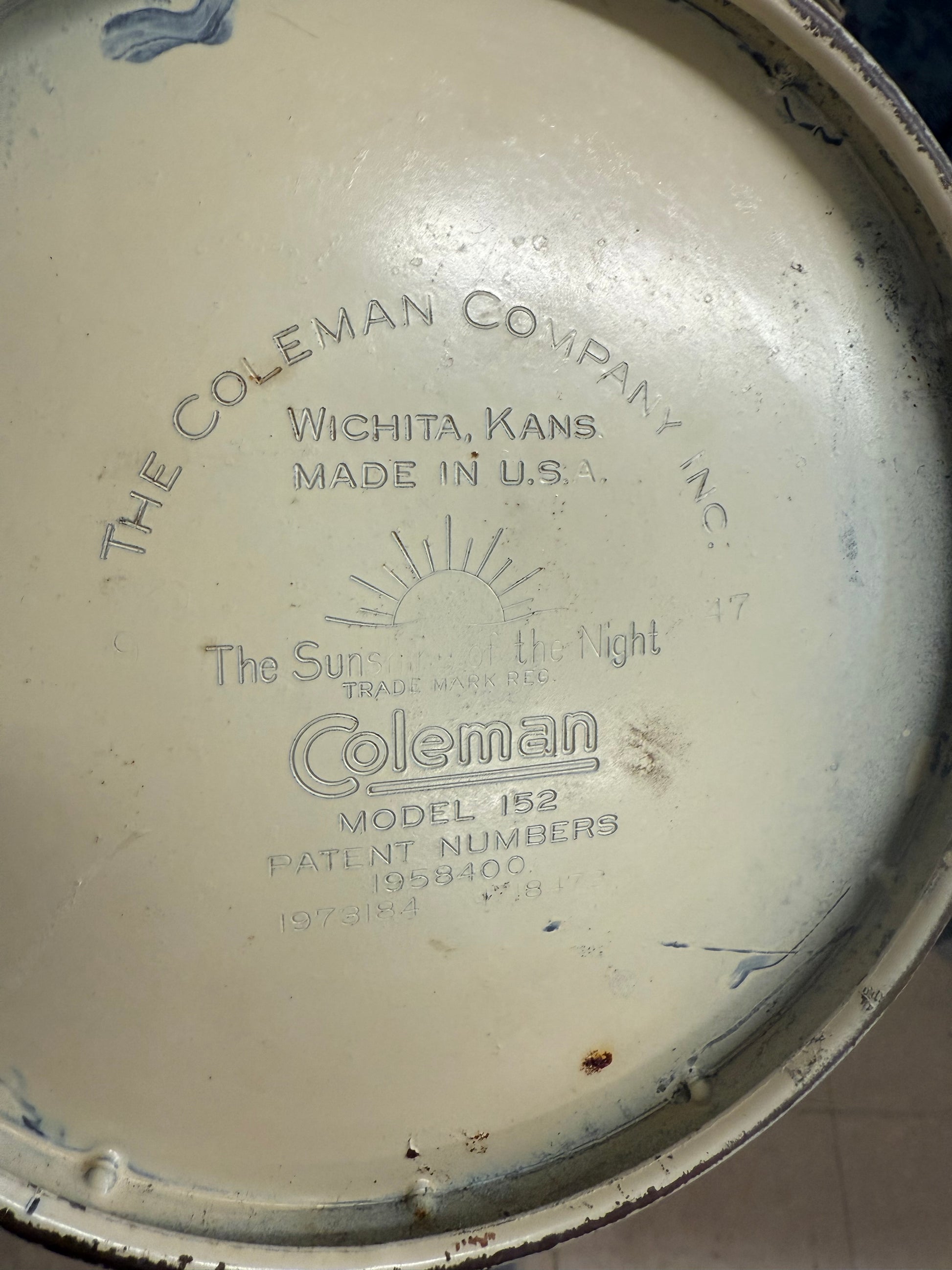 Coleman model 152 lantern gas kerosene
