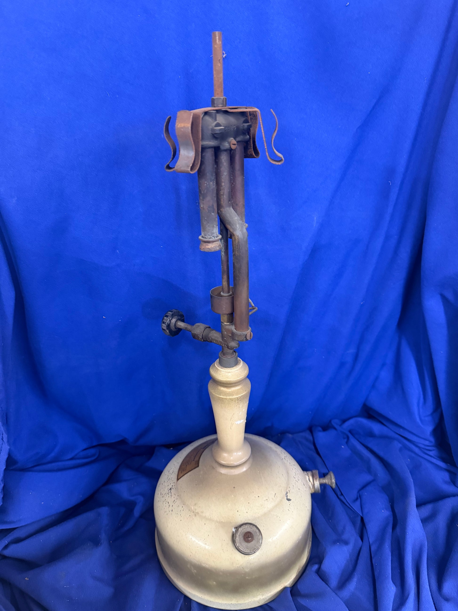 Coleman model 152 lantern gas kerosene